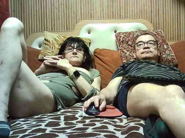 coupleofcoolx bongacams live cam model