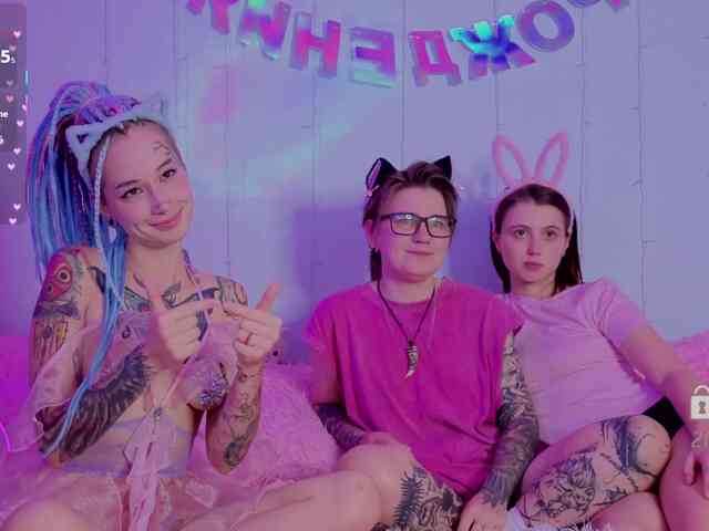 Anuskatz bongacams live cam model