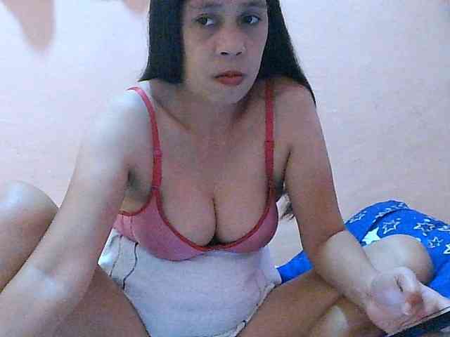 Yummyflirttits69 bongacams live cam model