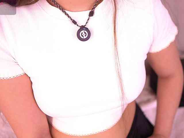MiaKay bongacams live cam model