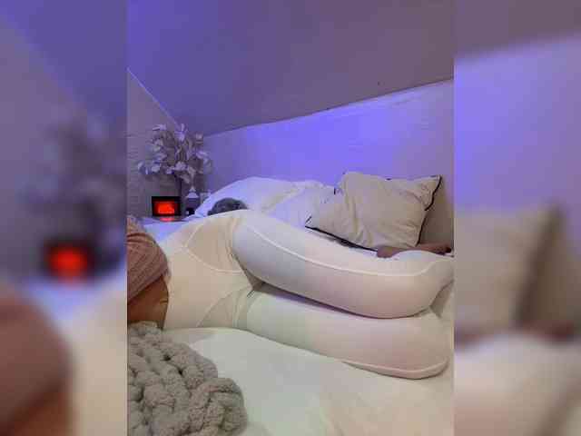 HollyPolly111 bongacams live cam model
