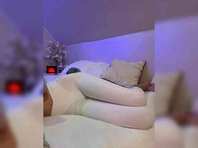 HollyPolly111 bongacams live cam model