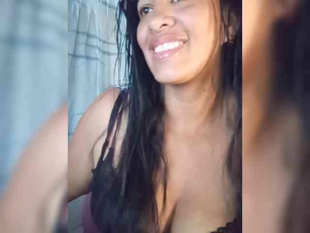 Letty33 bongacams live cam model