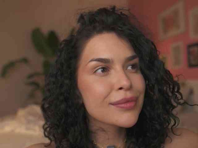 Mila-mila bongacams live cam model