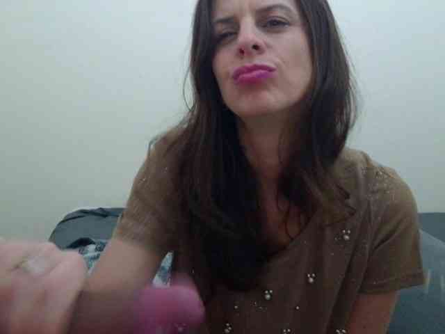 august-laura bongacams live cam model