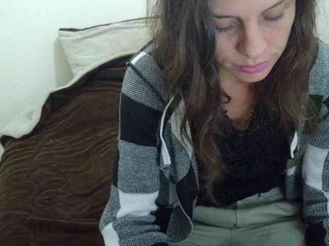 august-laura bongacams live cam model