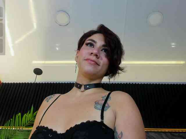 Dirty-Sandy bongacams live cam model