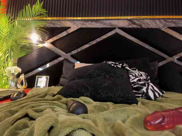 Dirty-Sandy bongacams live cam model