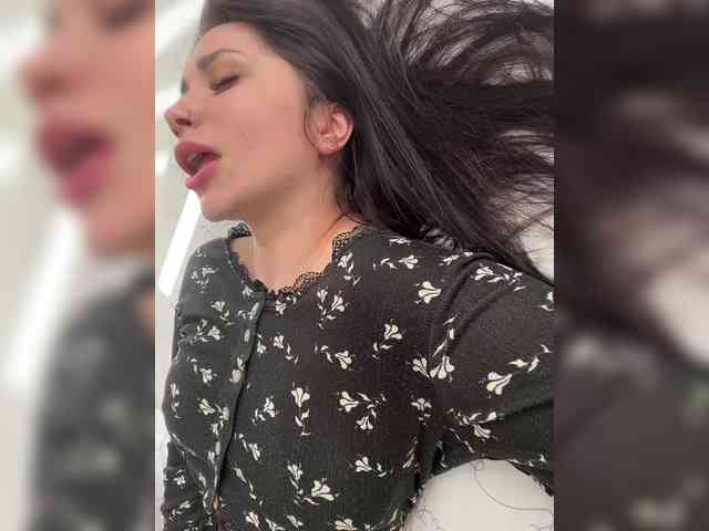 -LeiaProseccina- bongacams live cam model