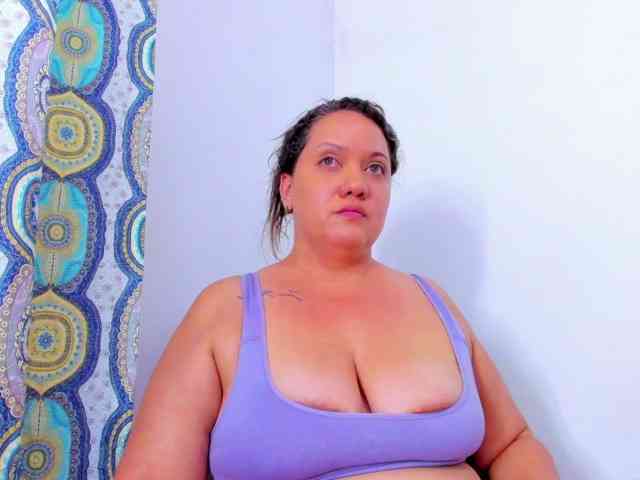 camilafox bongacams live cam model
