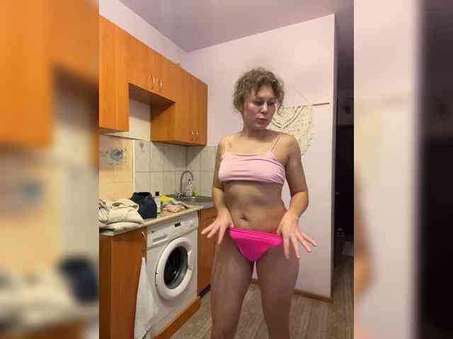 MarinaFit bongacams live cam model