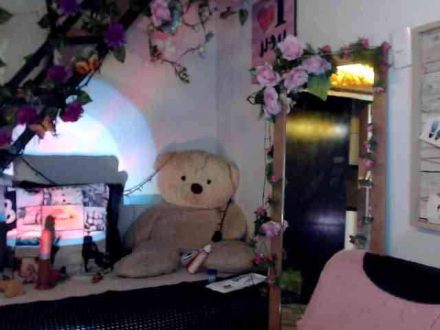 lunasky83 bongacams live cam model