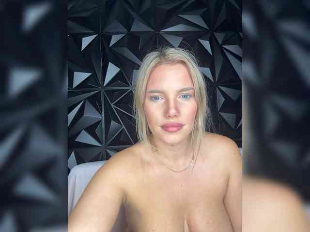 LYLAtop bongacams live cam model