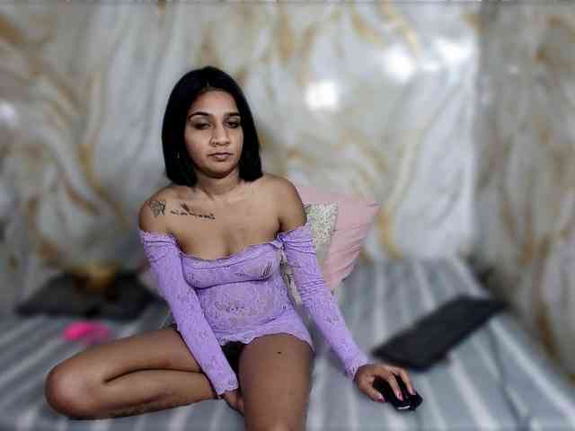 cherryindian4u bongacams live cam model