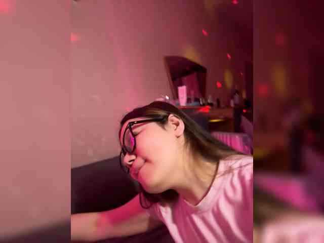 TheFoxAlissha bongacams live cam model
