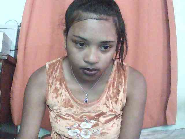 TriciaBella bongacams live cam model