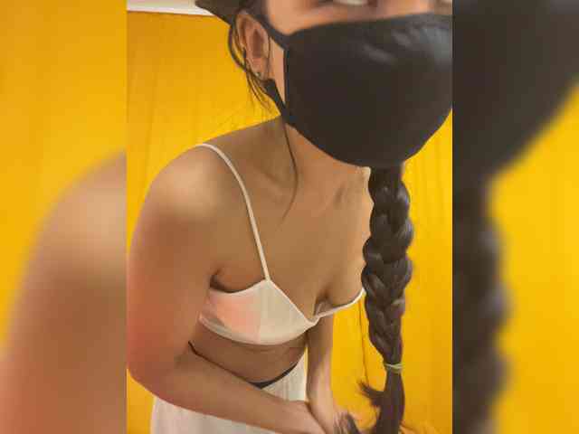 MissSweetie bongacams live cam model