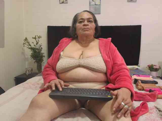 VickyBoobss bongacams live cam model