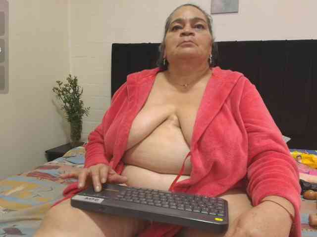 VickyBoobss bongacams live cam model