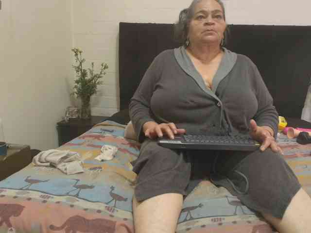 VickyBoobss bongacams live cam model