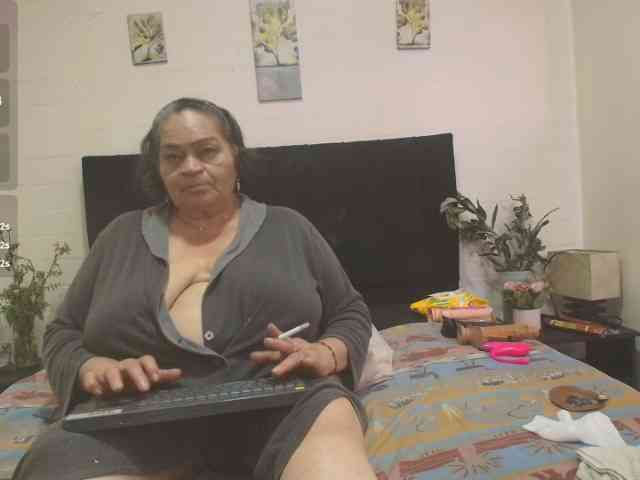 VickyBoobss bongacams live cam model