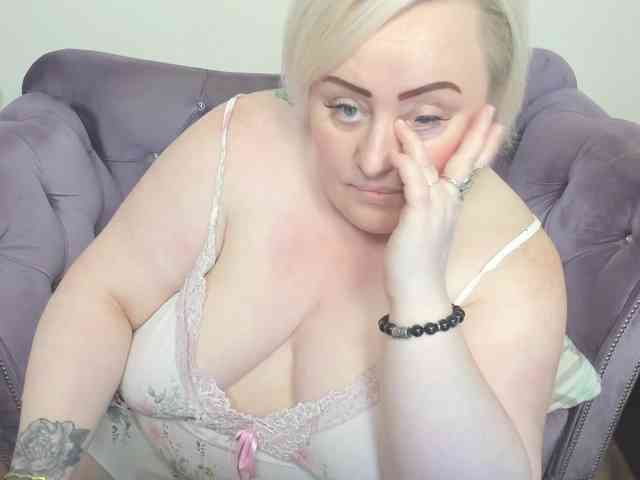 fashiona bongacams live cam model