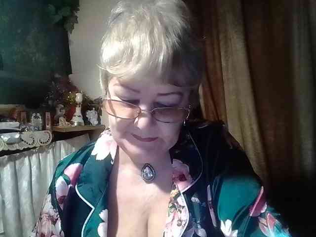 lelaniy bongacams live cam model