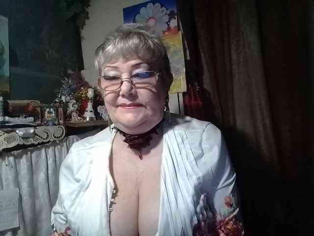 lelaniy bongacams live cam model