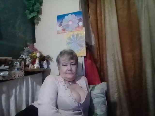 lelaniy bongacams live cam model
