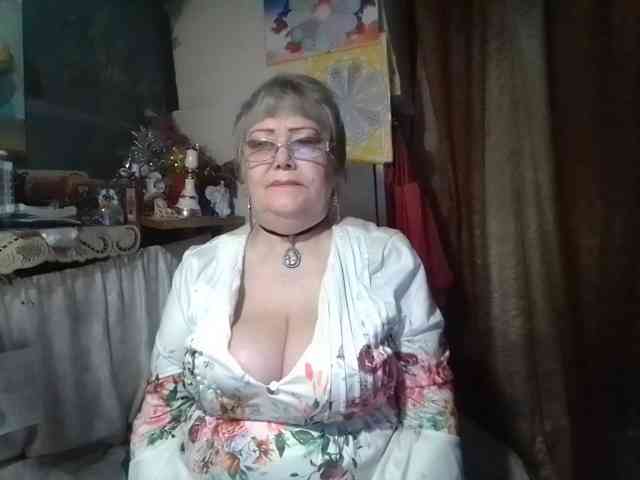 lelaniy bongacams live cam model