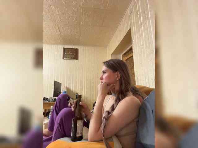 Letti28 bongacams live cam model
