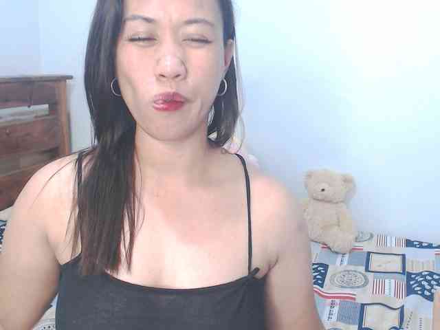 lhixyhorny bongacams live cam model
