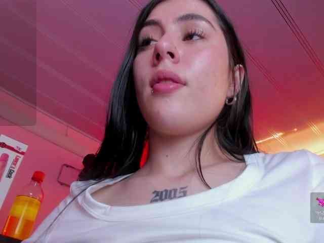 VictoriaStorm bongacams live cam model