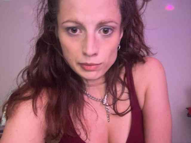 RoxyLover bongacams live cam model