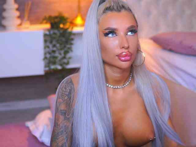 JuicyJessye bongacams live cam model