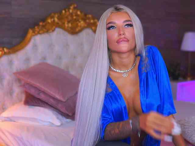 JuicyJessye bongacams live cam model