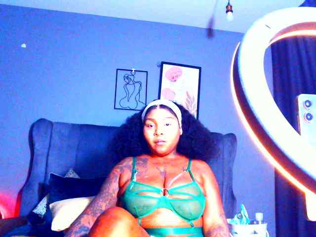 PearBlu38 bongacams live cam model