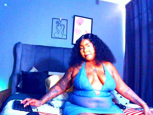 PearBlu38 bongacams live cam model