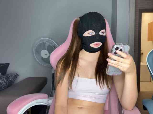LallyRose bongacams live cam model