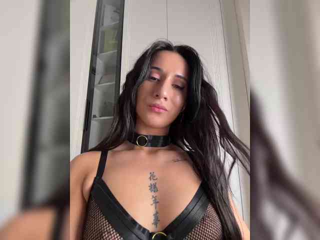 Adel9 bongacams live cam model