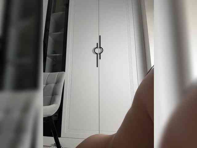 Adel9 bongacams live cam model