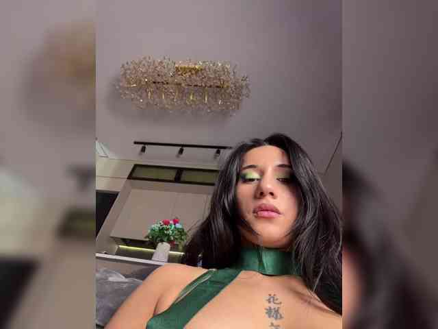 Adel9 bongacams live cam model