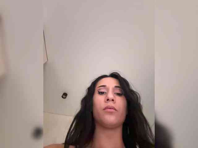 Adel9 bongacams live cam model