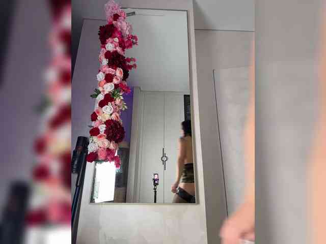 Adel9 bongacams live cam model