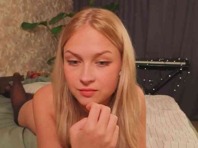 Meeeeow bongacams live cam model