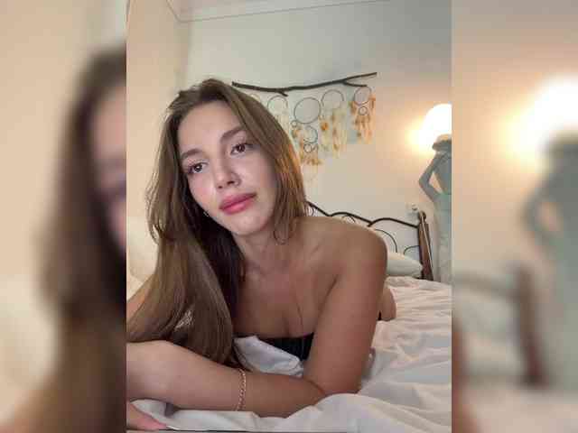 Evelonelfi bongacams live cam model