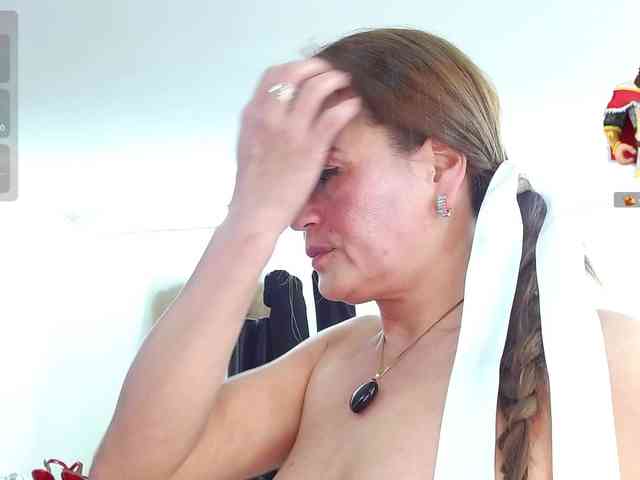 MAGHENTA bongacams live cam model