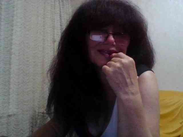 Sylvia-5 bongacams live cam model