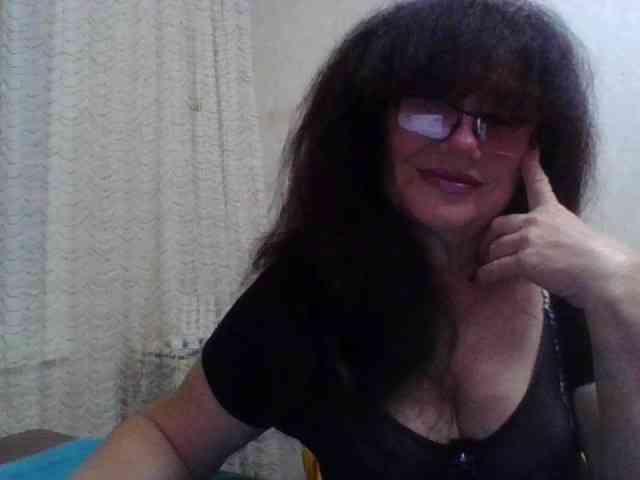 Sylvia-5 bongacams live cam model