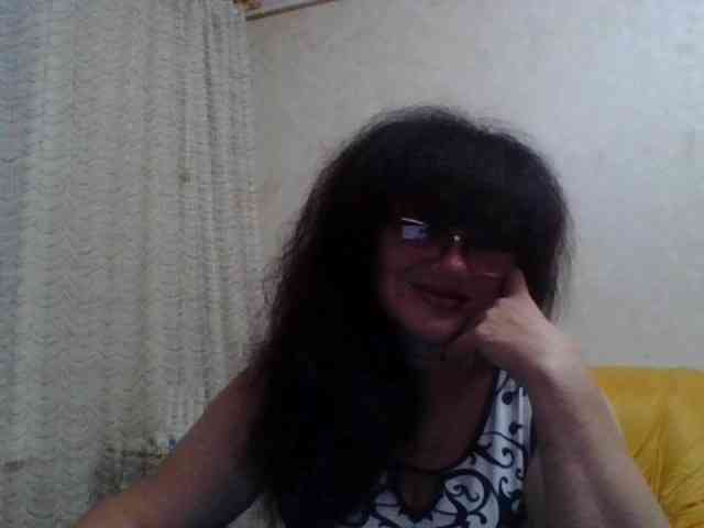 Sylvia-5 bongacams live cam model
